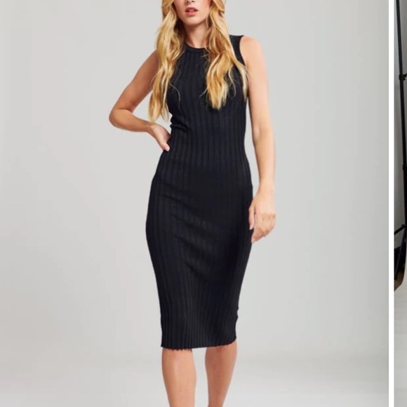 John + Jenn from Bloomingdale’s gorgeous dress laced up on one side. Stunning - Picture 3 of 15